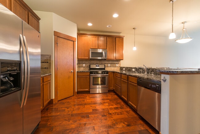 Building Photo - Renton 3 bed Townhouse for Rent