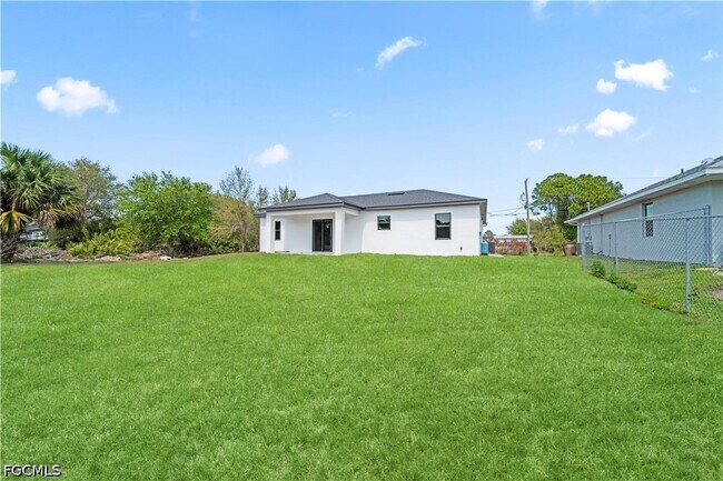Building Photo - 2705 Darlene Pl