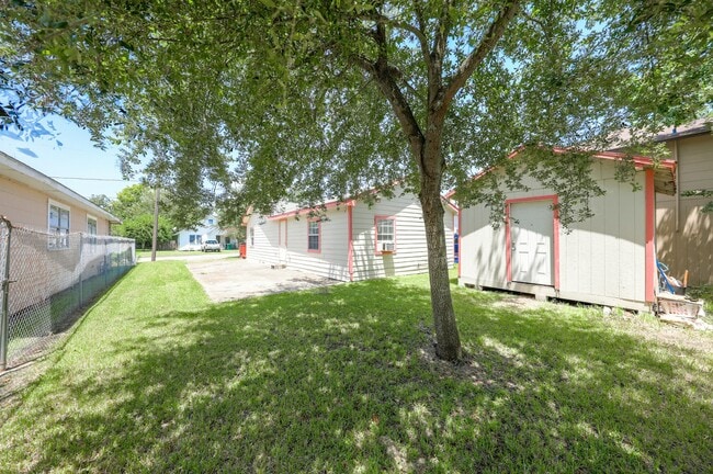 Building Photo - 2312 Carolina Ave