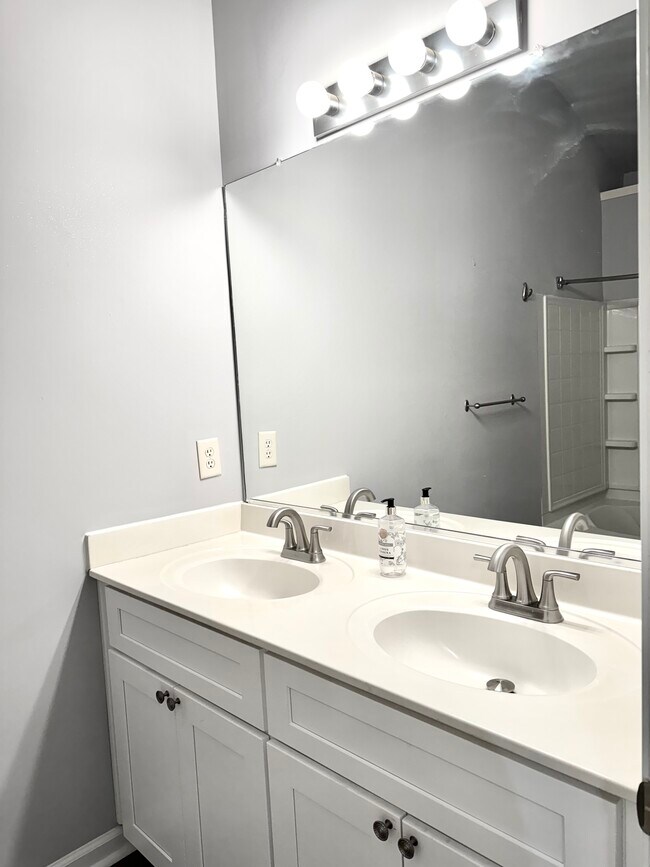Building Photo - 3242 Hidden Cove Cir NW