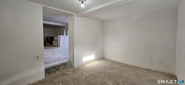 Building Photo - 83 Forest St