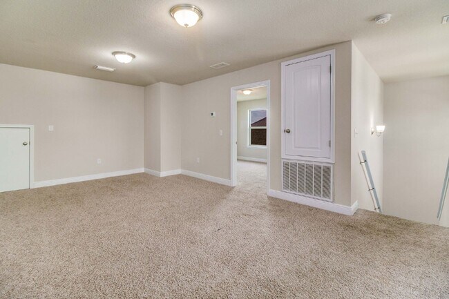 Building Photo - Stunning Two-Story Home with 4 Bedrooms, 2...