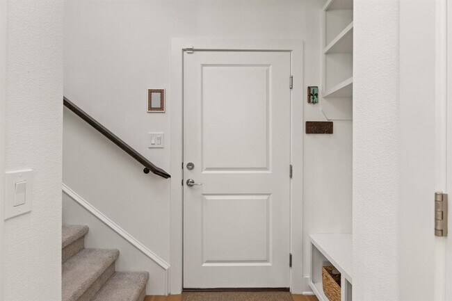 Building Photo - 2509 Simond Ave