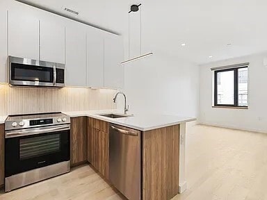 Building Photo - 87 Oxford St