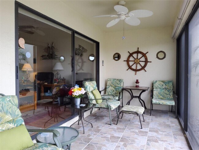 Building Photo - Seasonal 3/2/2 waterfront villa in Punta Gorda