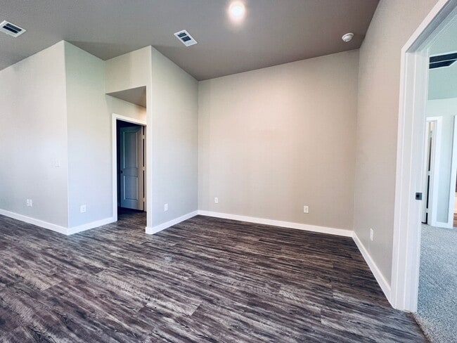 Building Photo - 13720 Avenue R