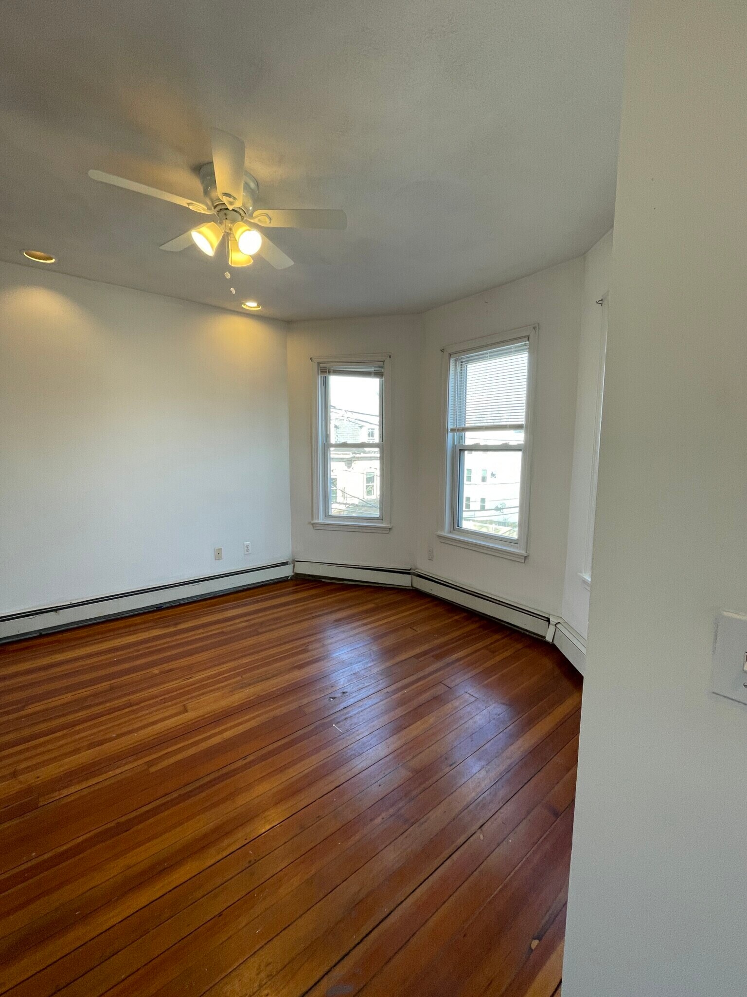 Building Photo - 58 Mansfield St