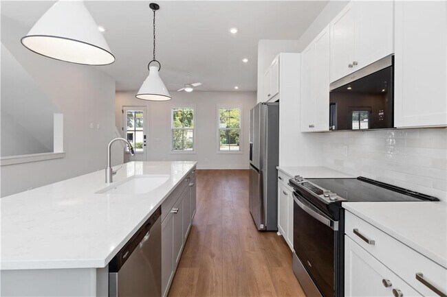 Building Photo - 964 N Circle Dr NW