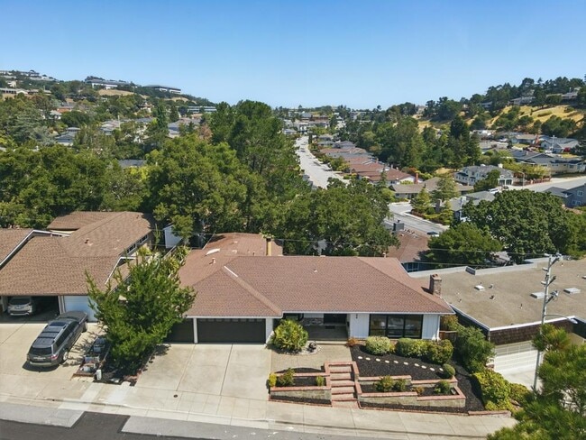 Building Photo - 1406 Cedarwood Dr