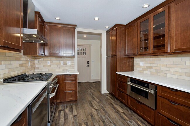 Building Photo - Redstone Cabin featuring Luxury, Convenien...