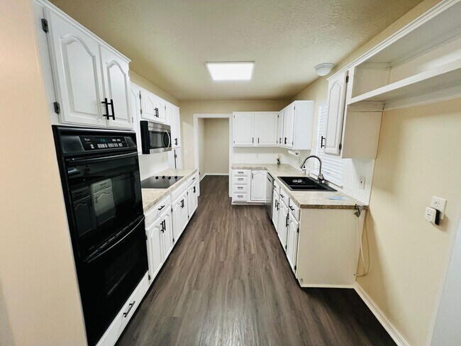Building Photo - Spacious 4 bed 2.5 bath in Union Schools