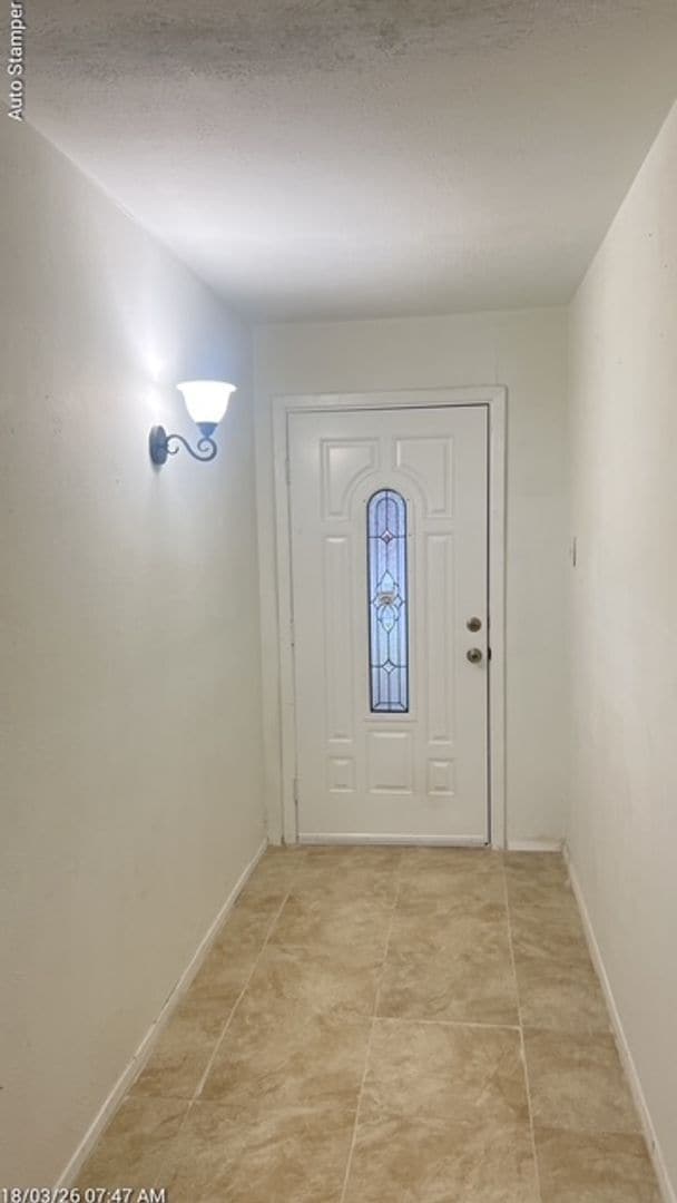 Building Photo - 609 Live Oak Dr