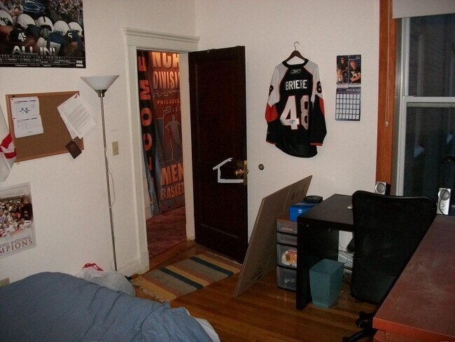 Building Photo - Spacious Brookline Apt near BU; perfect for students!  Granite Countertops, 2 Decks