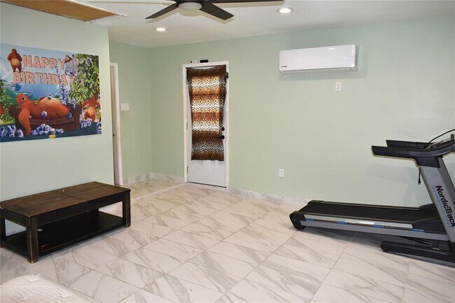 Building Photo - 12706 Highmanor Dr