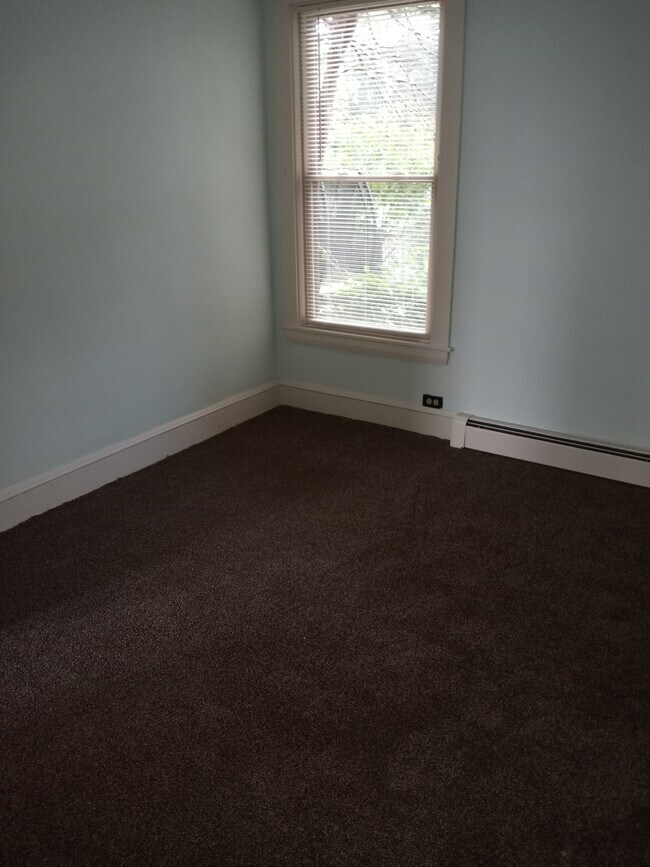 Building Photo - 105 Illsley St