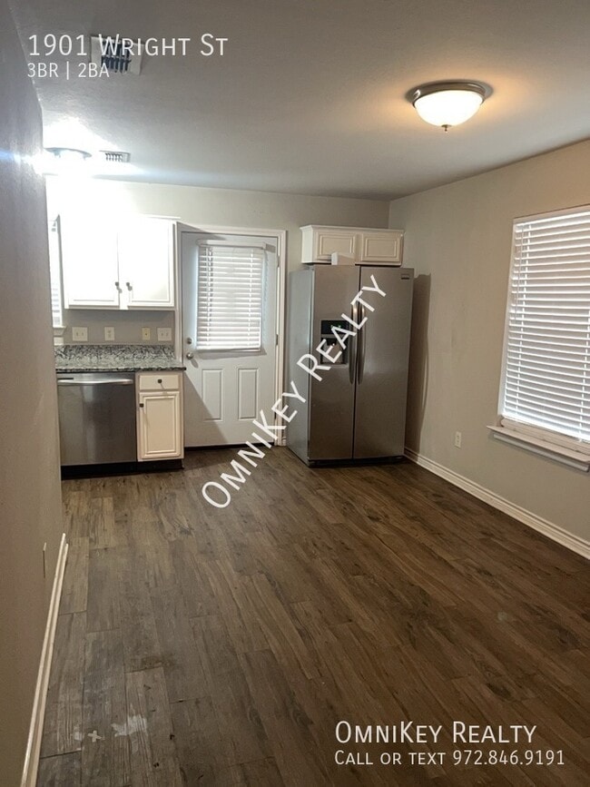 Building Photo - 1901 Wright St