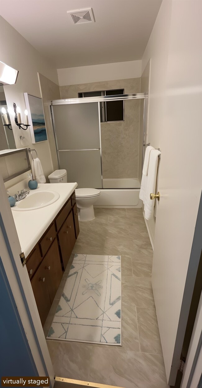 Building Photo - 902 F St