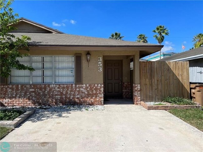 Building Photo - 353 SW 35th Ave