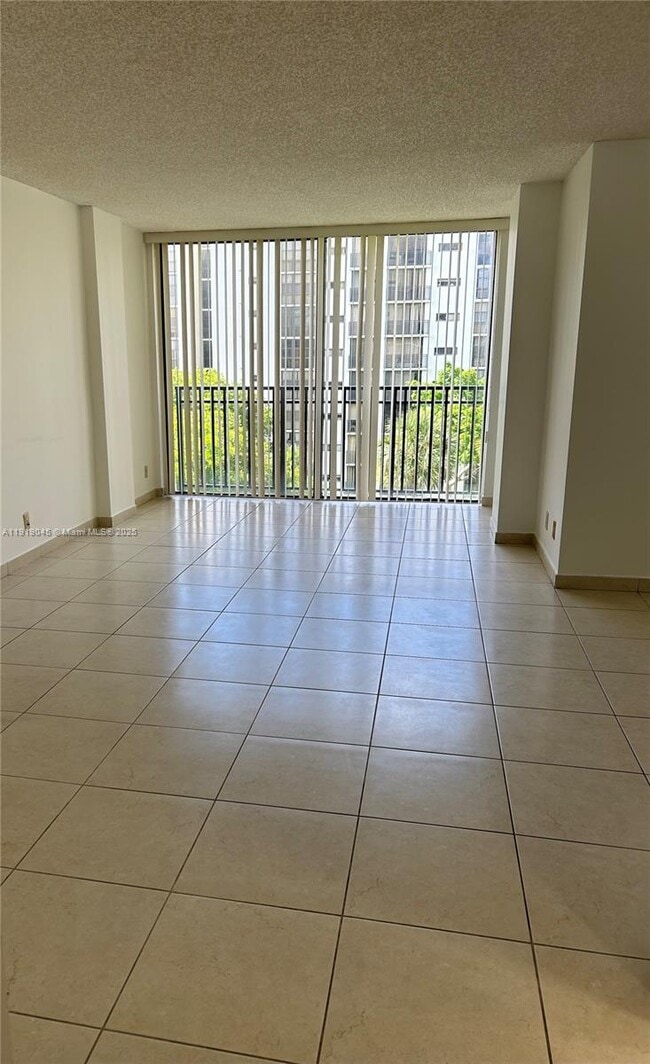 Building Photo - 16919 N Bay Rd