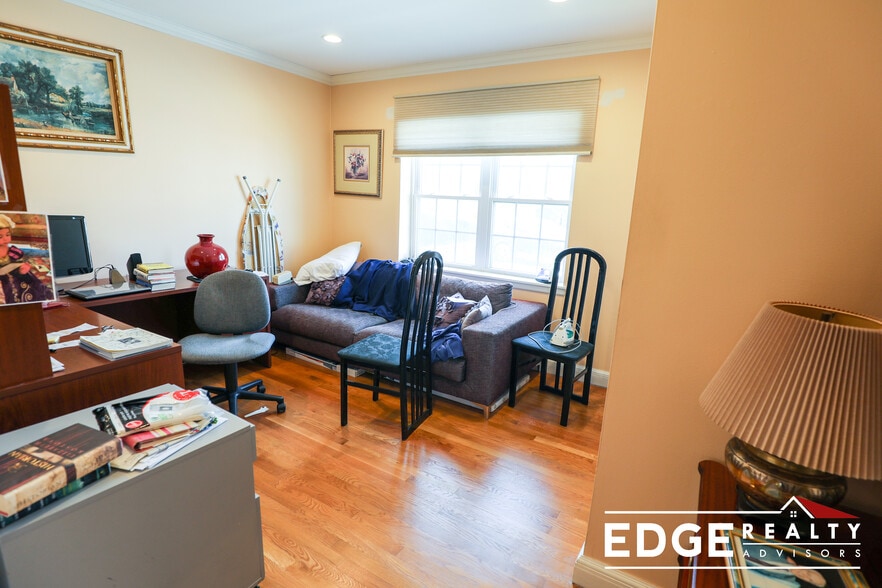 Building Photo - 207 Lake Shore Rd