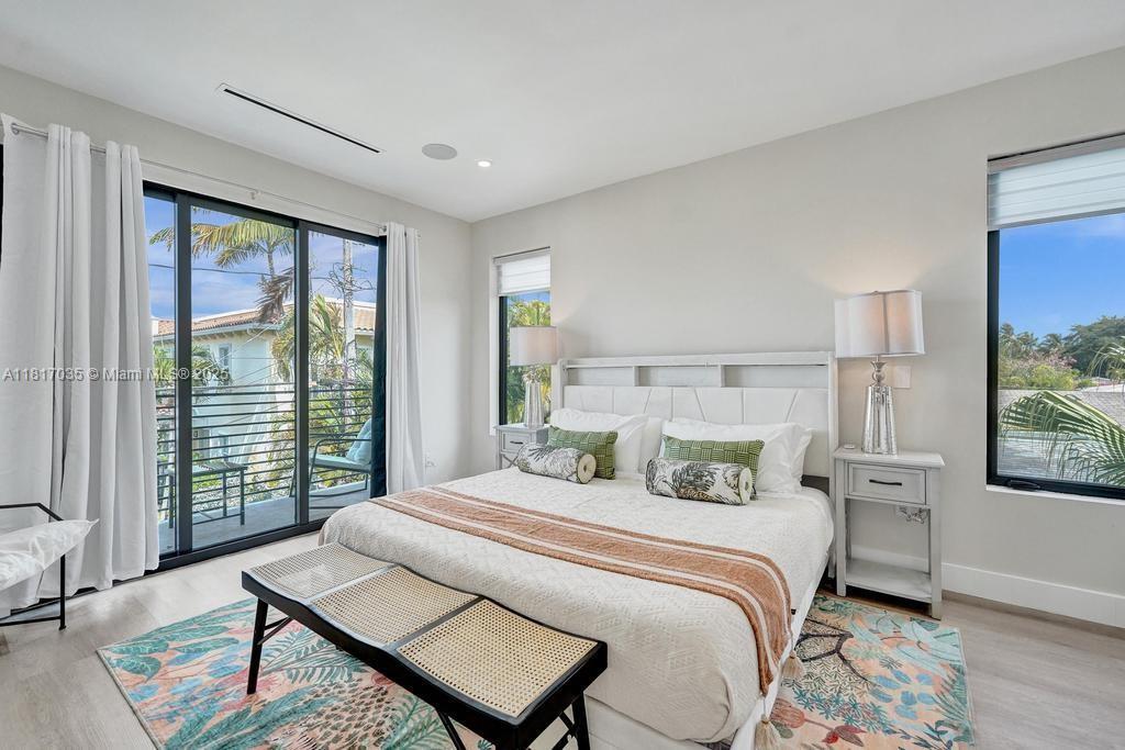 Building Photo - 1101 NE 16th Ter