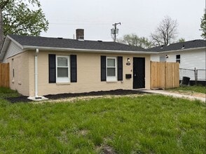 Building Photo - Stylish Renovated Home ! Move in Specials!