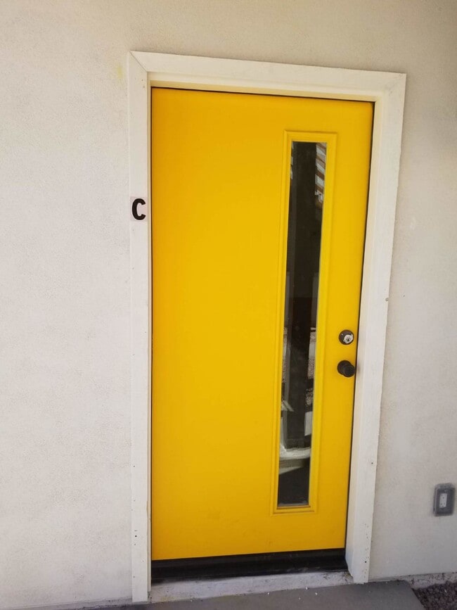 Building Photo - Charming Ground-Level 2BR/1BA with Private Patio Backyard