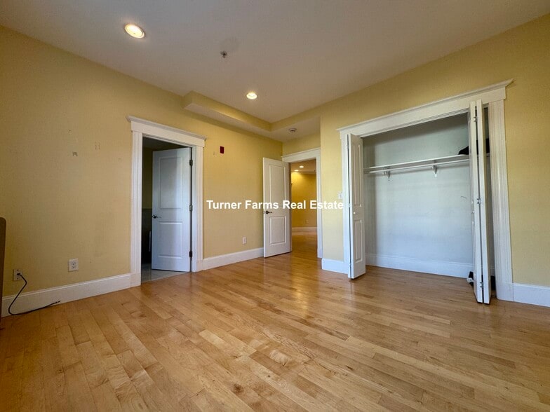 Building Photo - 156 Magazine St