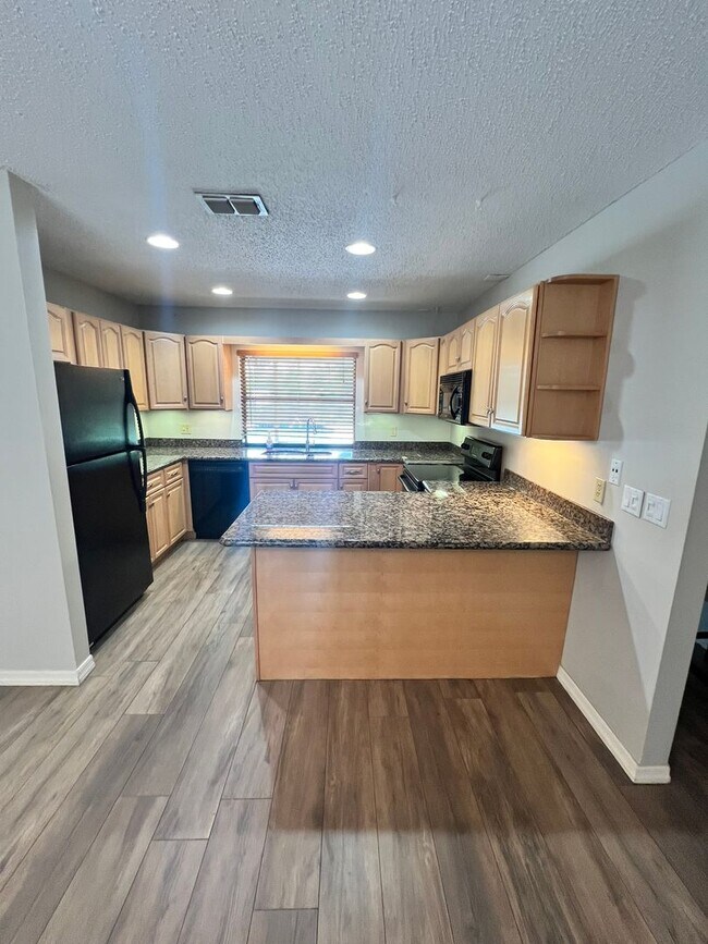 Building Photo - BEAUTIFUL 3 BEDROOM POOL HOME IN SANDPIPER...