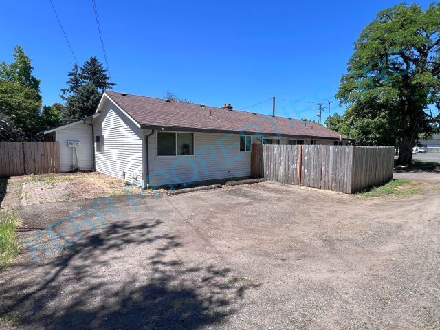 Building Photo - 3520 SE 67th Ave