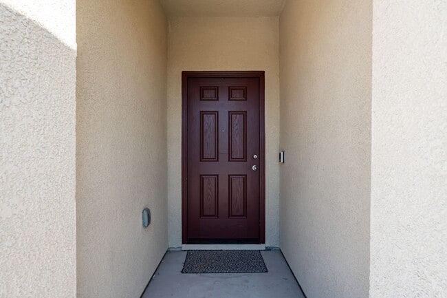 Building Photo - Modern, solar-ready, 3 bed / 2 bath House ...