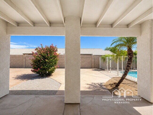Building Photo - 4-bedroom, 3-bathroom home in Parkway Place