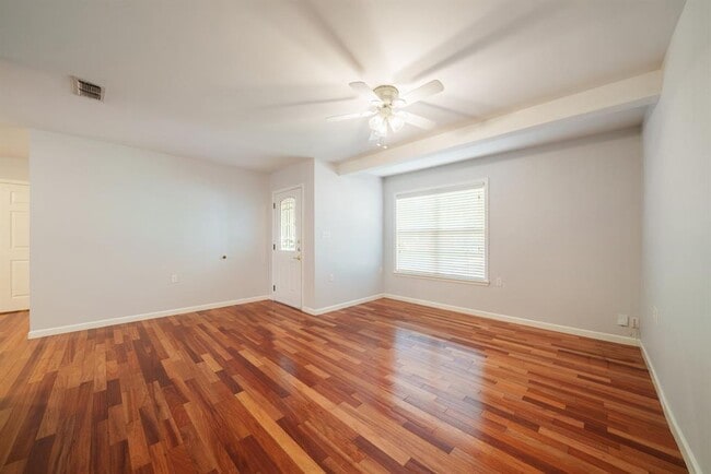 Building Photo - 1403 Broadmoor Dr