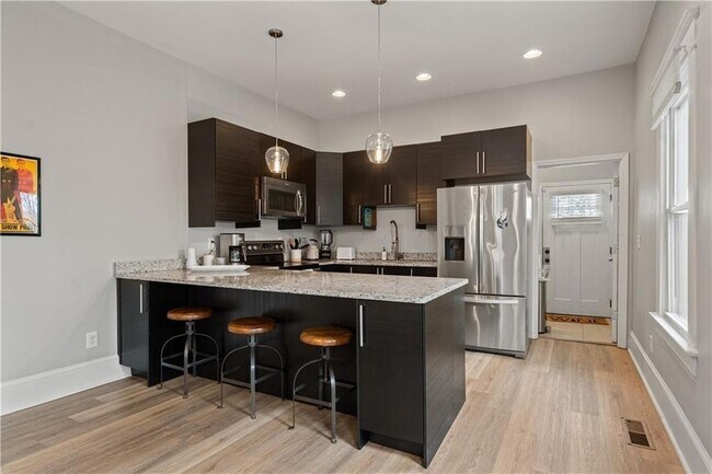 Building Photo - 1412 Allene Ave SW