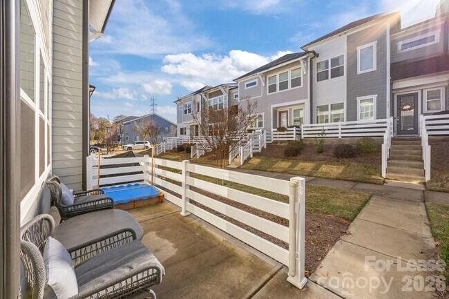 Building Photo - 915 Kinsey Aly