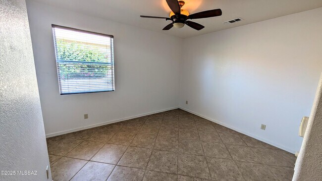 Building Photo - 37248 S Golf Course Dr