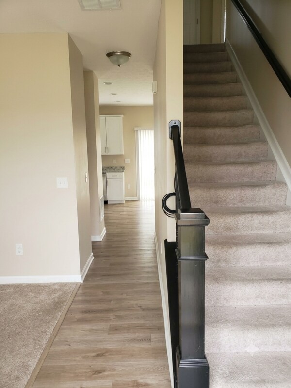 Building Photo - 304 Gray Fox Ct