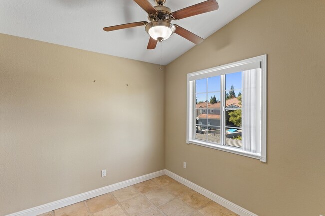 Building Photo - Gorgeous Condo in Folsom !