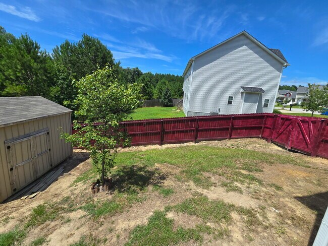 Building Photo - 1601 Mount Rainer Dr