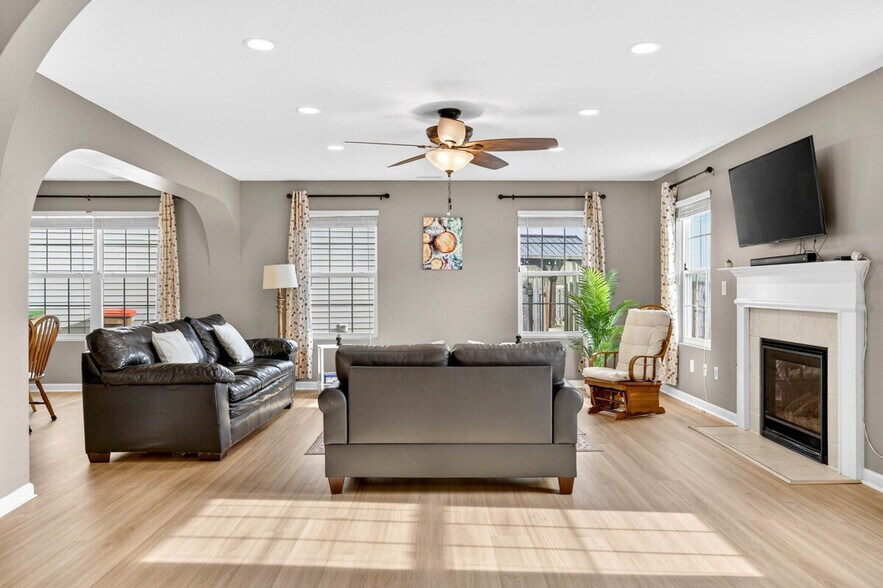 Building Photo - 1961 Creek Bank Dr