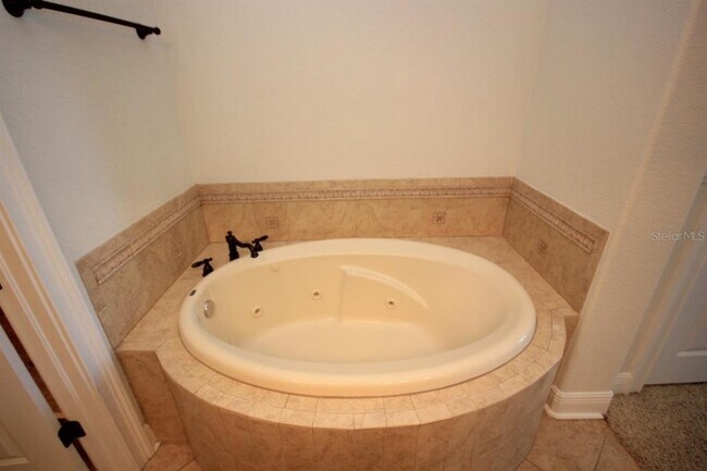 Building Photo - 6002 Yeats Manor Dr