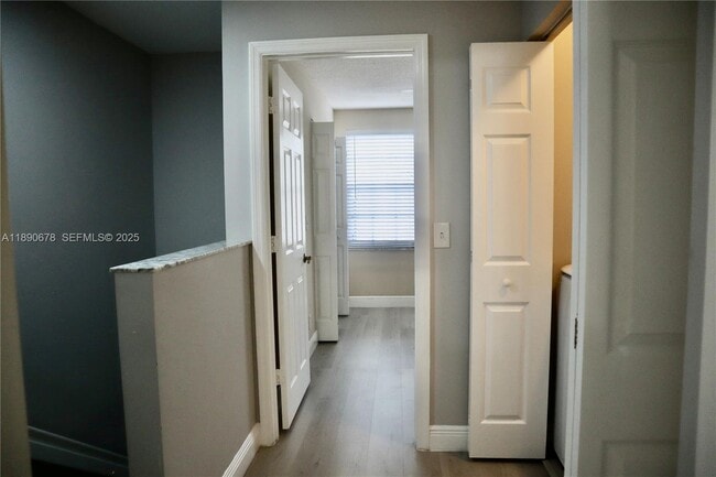 Building Photo - 8656 Southgate Shores Cir