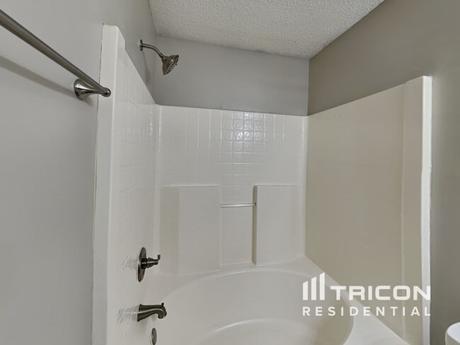 Building Photo - 2977 Champion Ln SW