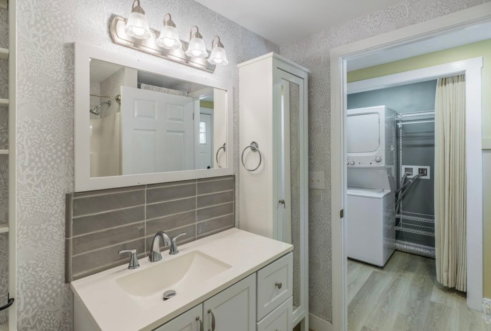 Bathroom 1 - 449 High St