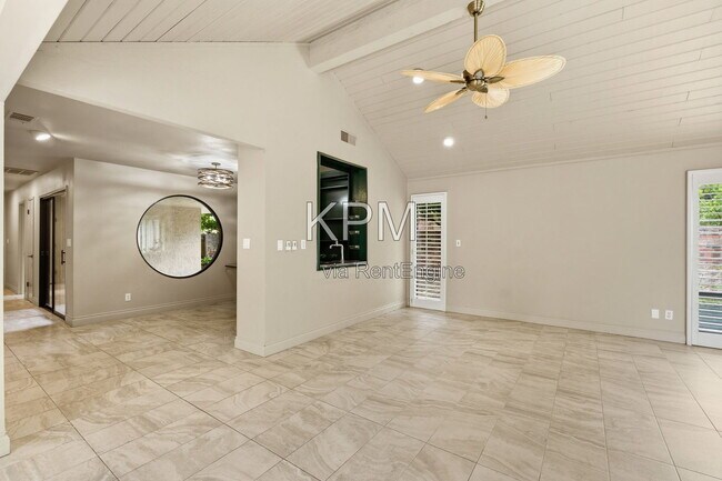 Building Photo - 3342 Cove Cir