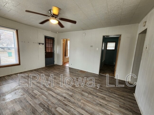 Building Photo - 403 9th Ave SW