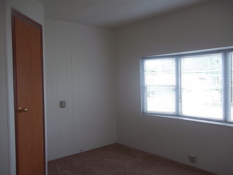 Building Photo - Tradewinds Mobile Home Community