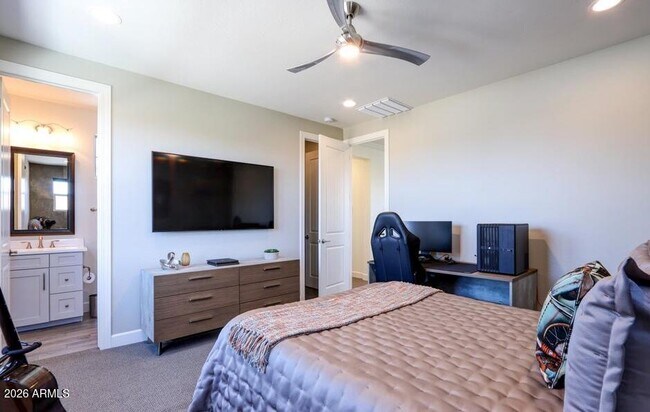 Building Photo - 948 W Yosemite Dr