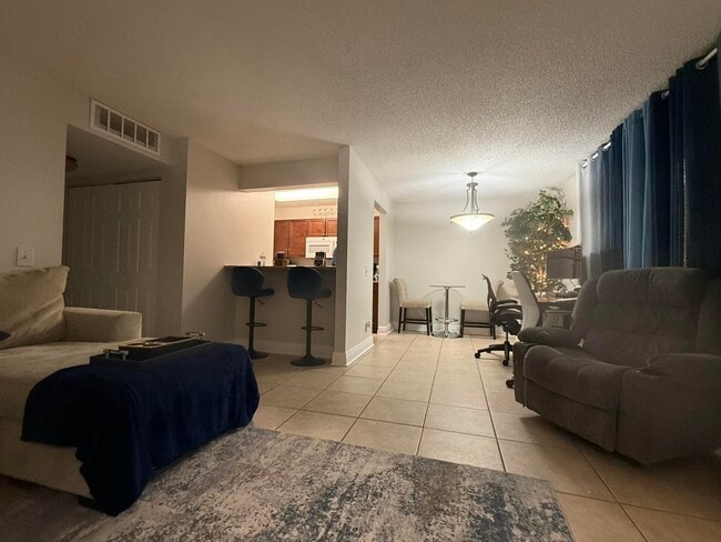 Primary Photo - 915 Meadows Cir