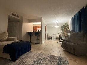 Building Photo - 915 Meadows Cir